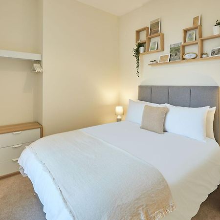 Host & Stay - South Cliff Apartment สการ์โบโรห์ ภายนอก รูปภาพ