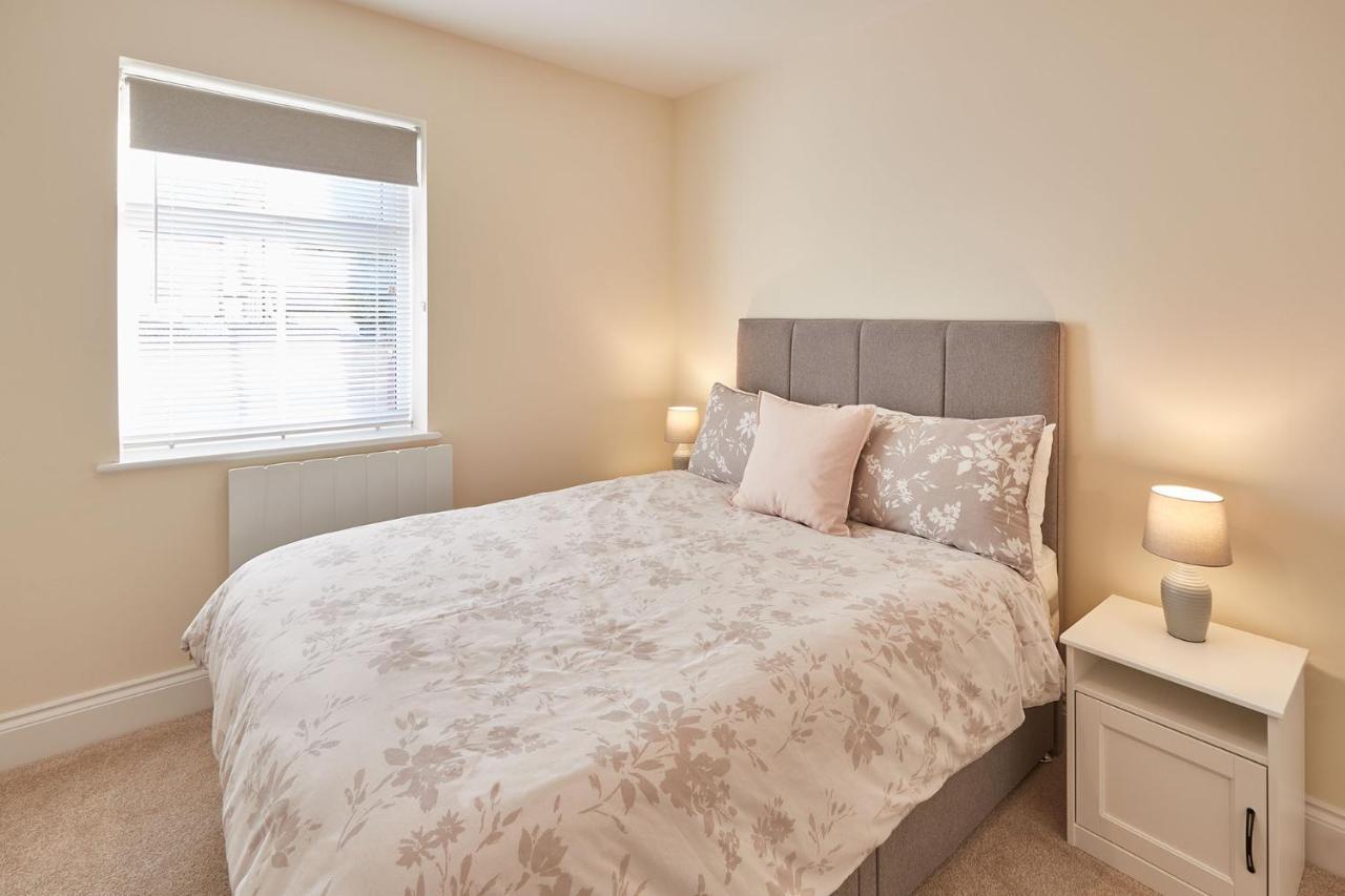 Host & Stay - South Cliff Apartment สการ์โบโรห์ ภายนอก รูปภาพ