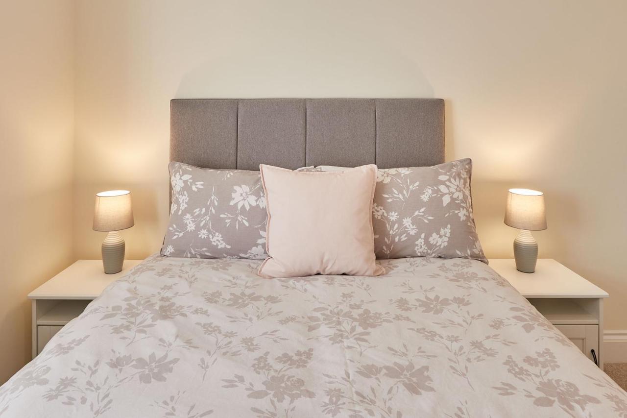 Host & Stay - South Cliff Apartment สการ์โบโรห์ ภายนอก รูปภาพ